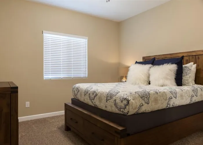 Gated Townhouse With Heated Pool, Hot Tub, Near Us60