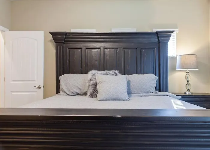 Gated Townhouse With Heated Pool, Hot Tub, Near Us60